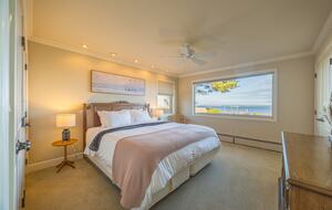 Oceanfront Cliffside Juan de Fuca Strait Retreat in Port Angeles - Port Angeles, Washington