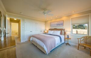 Oceanfront Cliffside Juan de Fuca Strait Retreat in Port Angeles - Port Angeles, Washington