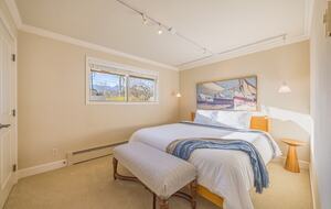 Oceanfront Cliffside Juan de Fuca Strait Retreat in Port Angeles - Port Angeles, Washington