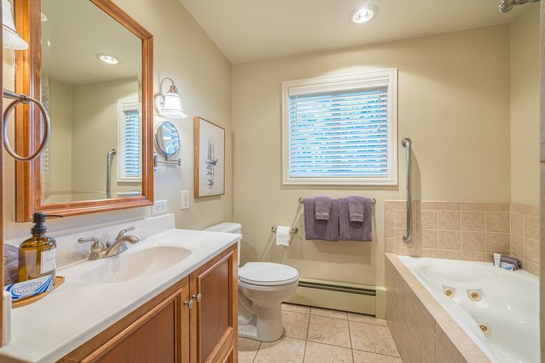 Oceanfront Cliffside Juan de Fuca Strait Retreat in Port Angeles - Port Angeles, Washington