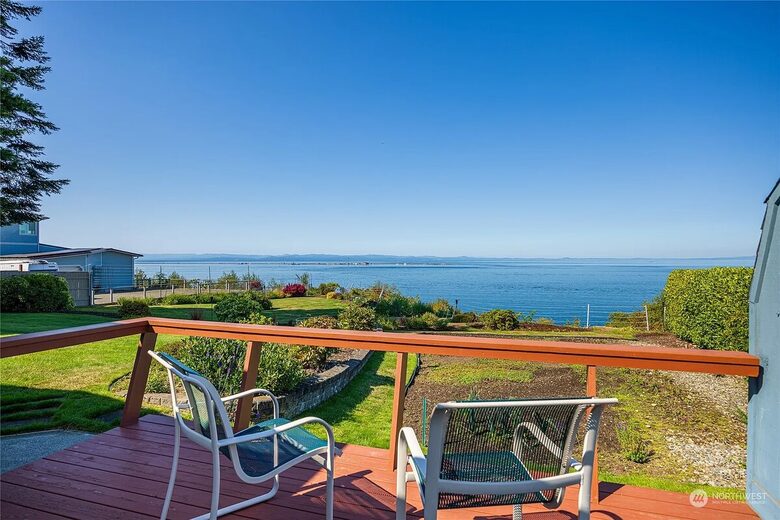 Oceanfront Cliffside Juan de Fuca Strait Retreat in Port Angeles - Port Angeles, Washington
