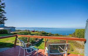 Oceanfront Cliffside Juan de Fuca Strait Retreat in Port Angeles - Port Angeles, Washington