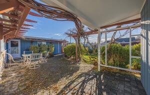 Oceanfront Cliffside Juan de Fuca Strait Retreat in Port Angeles - Port Angeles, Washington