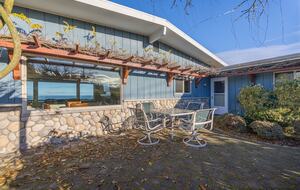 Oceanfront Cliffside Juan de Fuca Strait Retreat in Port Angeles - Port Angeles, Washington