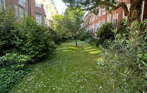An Exceptional Chelsea Residence with Rooftop Terrace - London, United Kingdom