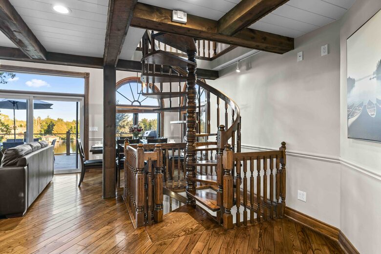 Kawartha Luxury Waterfront Home with Live-In Boathouse! - Fenelon Falls, Canada