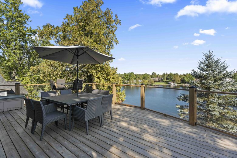 Kawartha Luxury Waterfront Home with Live-In Boathouse! - Fenelon Falls, Canada