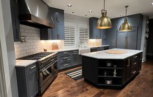 Kithen with Gourmet Chef 6 Burner Stove and Double Oven