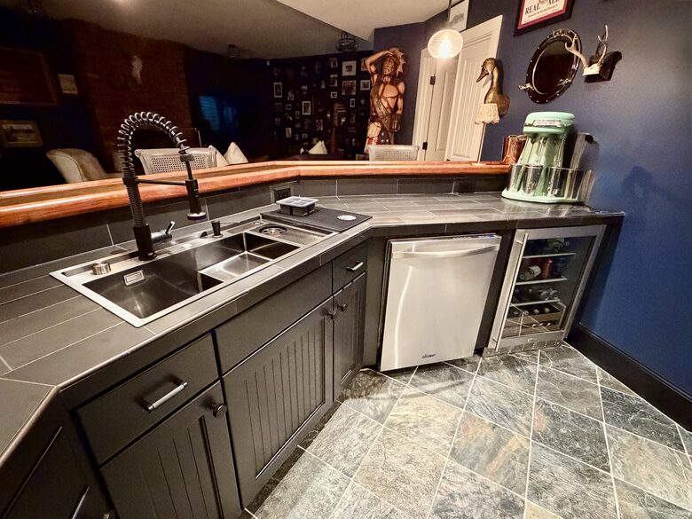 Elegant Lake Oswego Estate with Wine Cellar & Private Bar - Lake Oswego, Oregon
