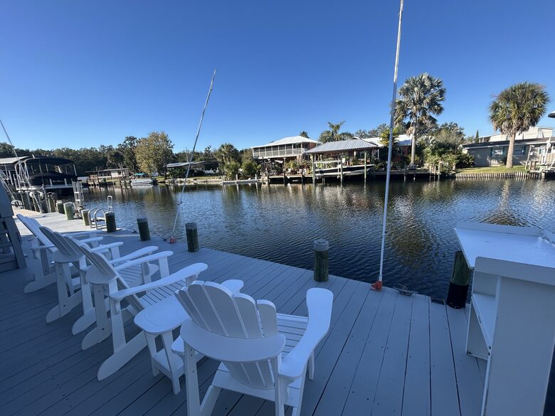 Old Florida Waterfront Escape - Homosassa, Florida