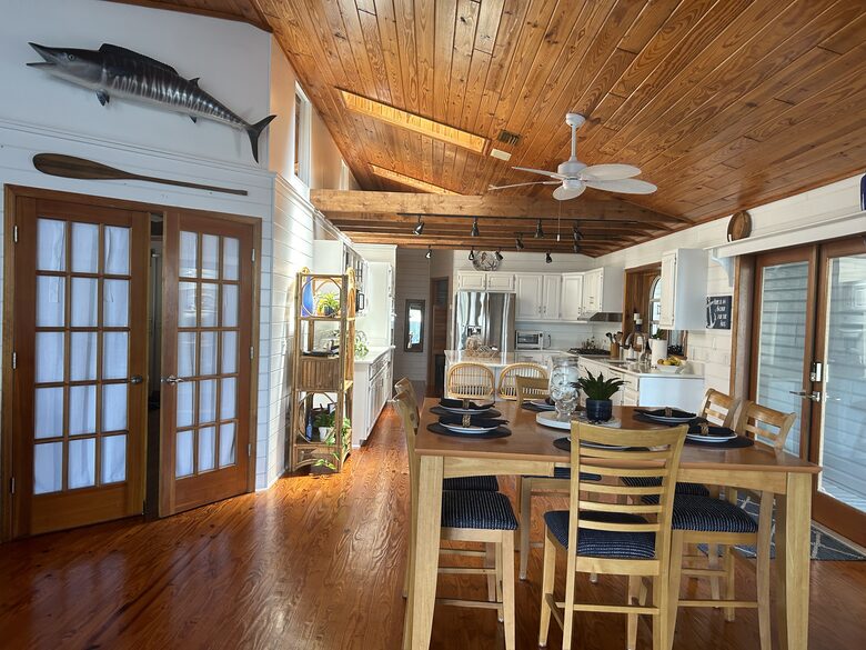Old Florida Waterfront Escape - Homosassa, Florida