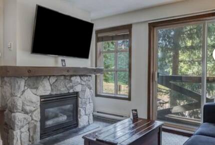 Blackcomb Mountain Ski-In Ski-Out Family Retreat - Whistler, Canada