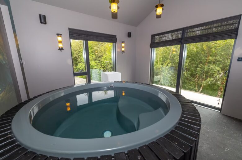 A Sophisticated Coastal Sanctuary with Panoramic Sea Vistas - Akureyri, Iceland