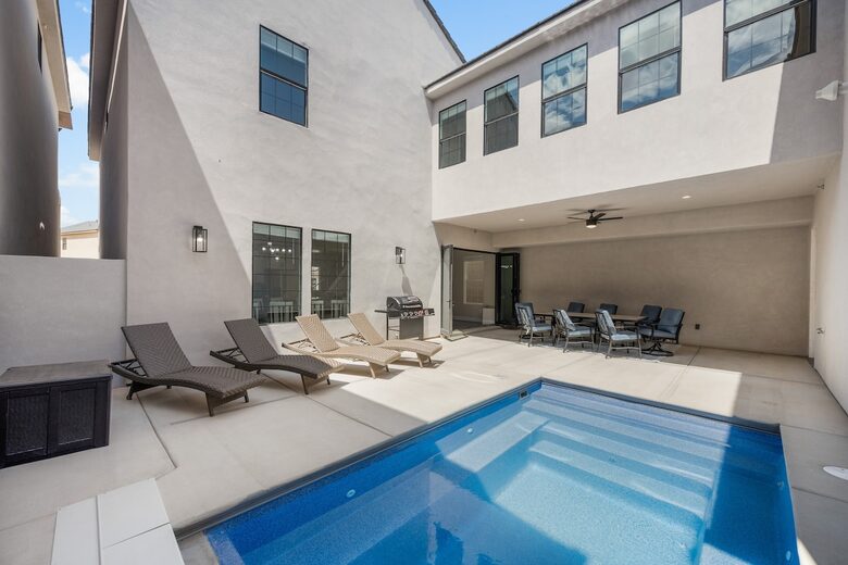Five-Bedroom Home with Courtyard Pool Near Sand Hollow Reservoir - Hurricane, Utah