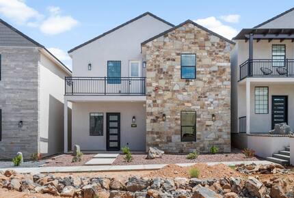 Five-Bedroom Home with Courtyard Pool Near Sand Hollow Reservoir - Hurricane, Utah