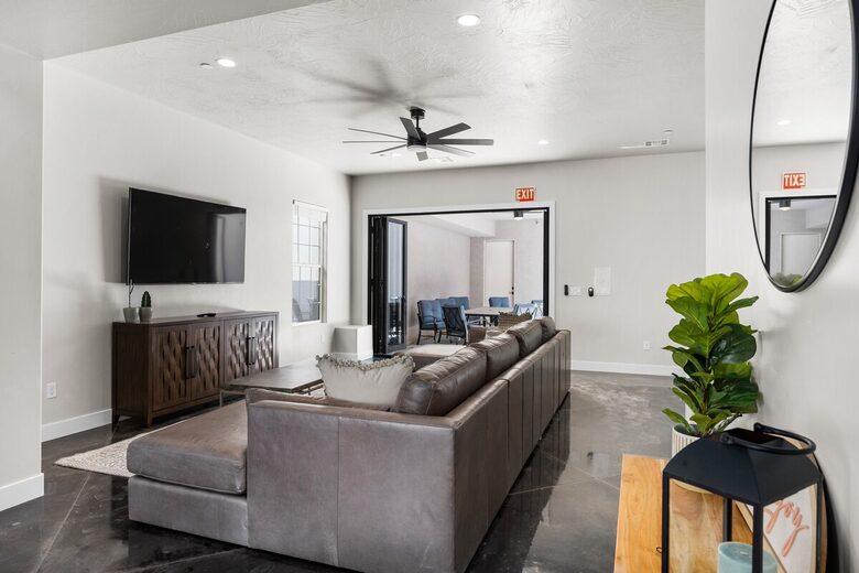 Five-Bedroom Home with Courtyard Pool Near Sand Hollow Reservoir - Hurricane, Utah
