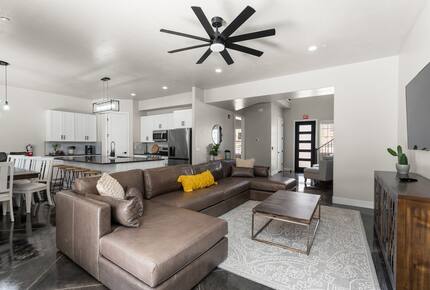 Five-Bedroom Home with Courtyard Pool Near Sand Hollow Reservoir - Hurricane, Utah