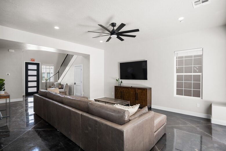 Five-Bedroom Home with Courtyard Pool Near Sand Hollow Reservoir - Hurricane, Utah