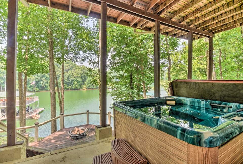Five-Bedroom Lake Hartwell Escape with Dock, Kayaks & Views - Seneca, South Carolina
