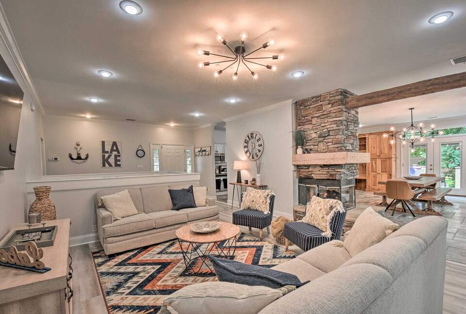 Five-Bedroom Lake Hartwell Escape with Dock, Kayaks & Views - Seneca, South Carolina