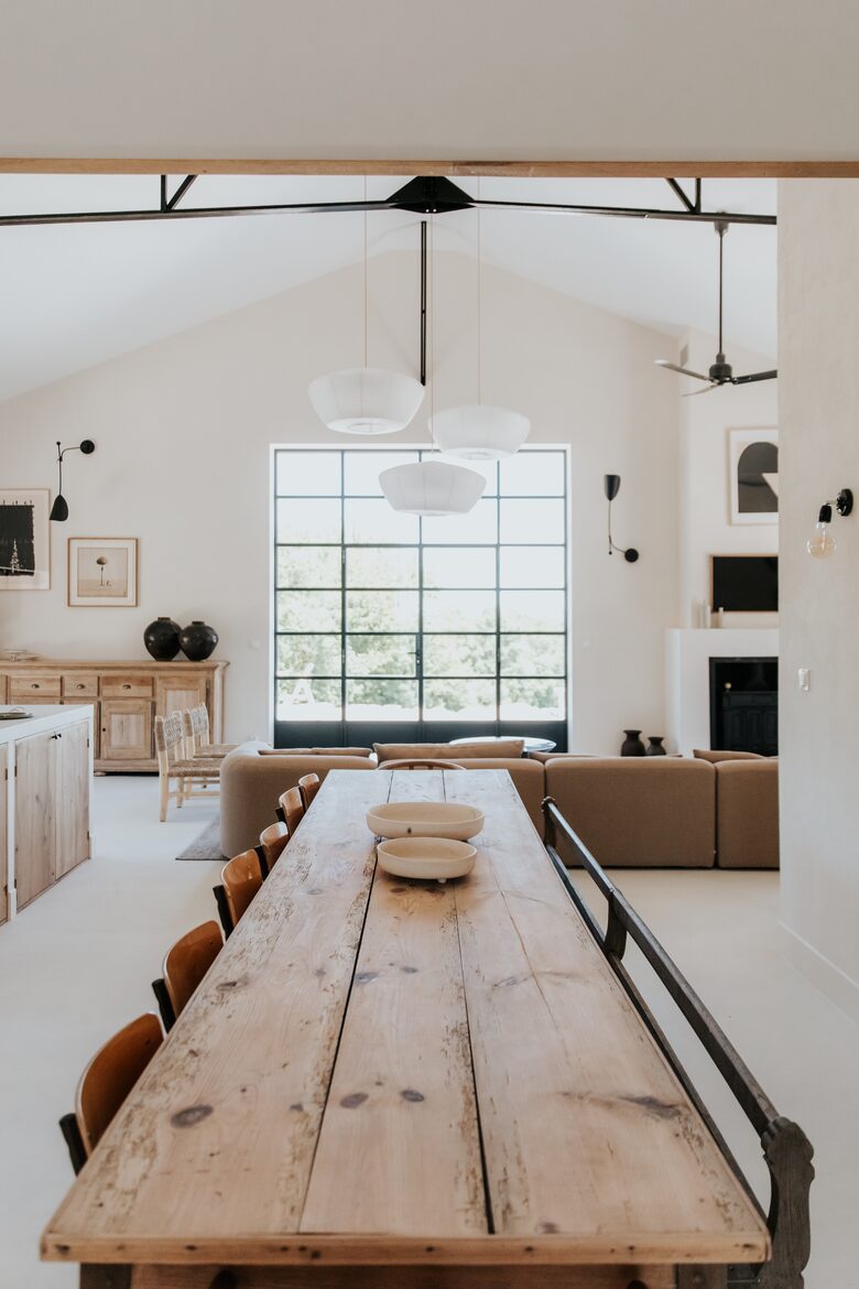 Tranquil Luxury in a Restored Period Barn - Bardou, France