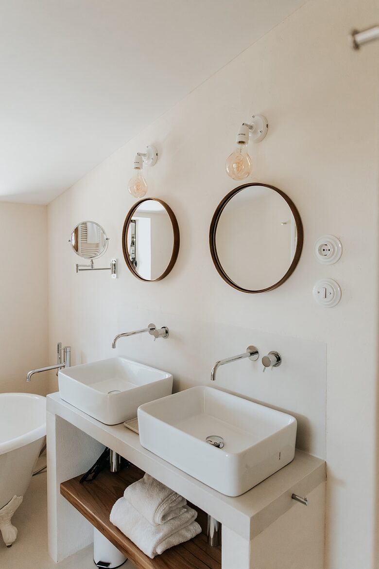 Tranquil Luxury in a Restored Period Barn - Bardou, France