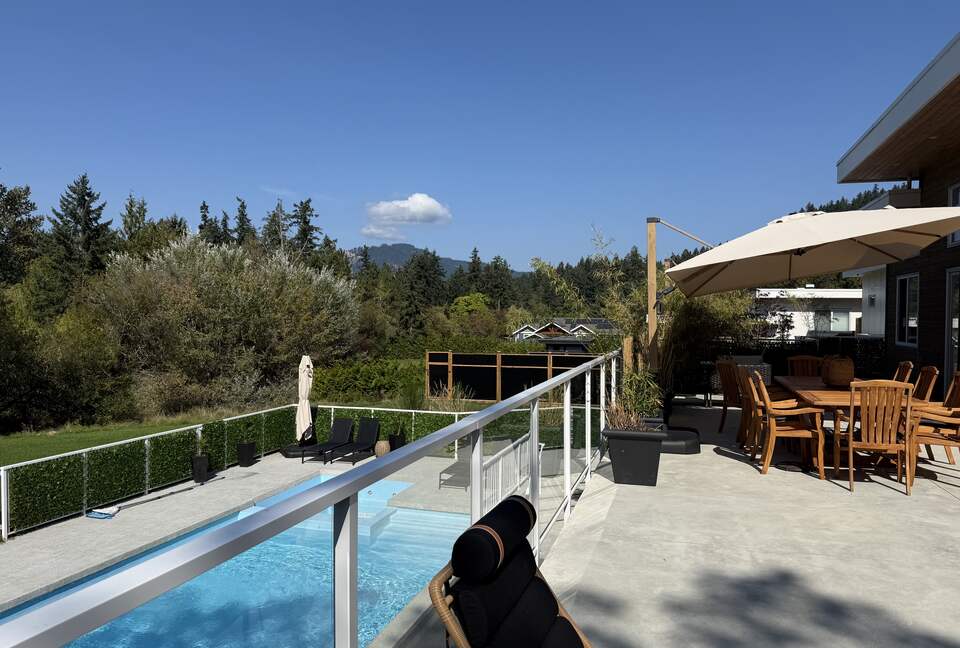 Private Valley Estate with Pool and Hot Tub near Sidney and Victoria - North Saanich, Canada