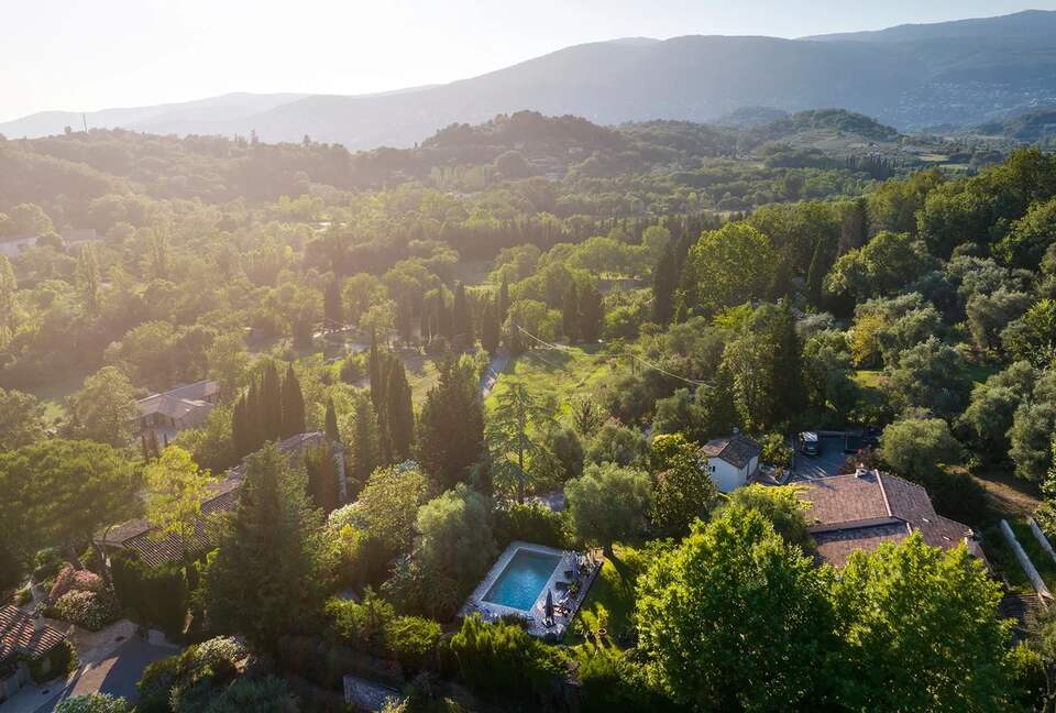 A Provençal Culinary & Historical Haven - Châteauneuf-Grasse, France