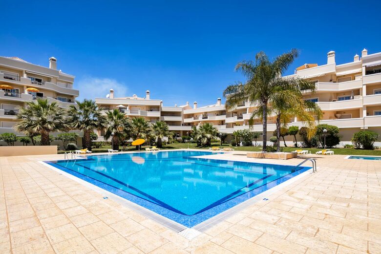 Relaxed Algarve Retreat Near São Rafael Beach - Albufeira, Portugal