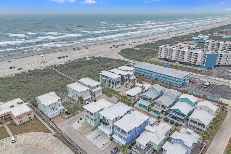 Upscale Port Aransas Beach Retreat Steps from the Sand - Port Aransas, Texas