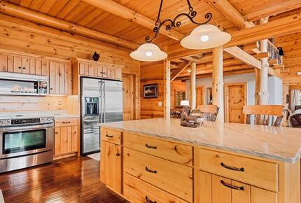 Seven-Acre Mountain Lodge with Long-Range Smoky Views - Maggie Valley, North Carolina