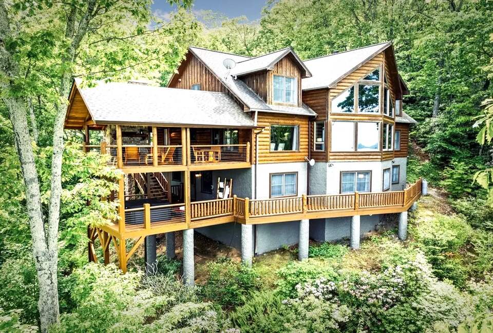 Seven-Acre Mountain Lodge with Long-Range Smoky Views - Maggie Valley, North Carolina