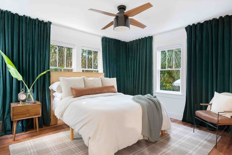 Walkable Downtown Vero Beach Retreat with Private Outdoor Soaking Tub - Vero Beach, Florida
