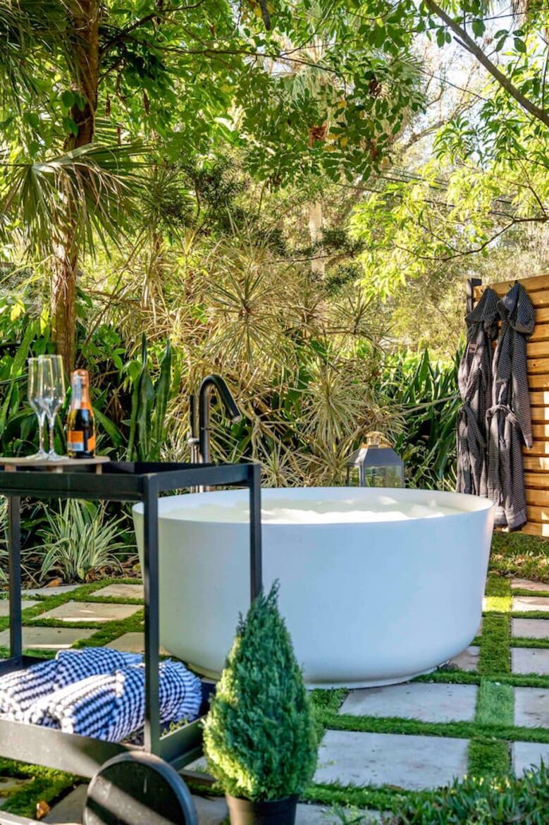 Walkable Downtown Vero Beach Retreat with Private Outdoor Soaking Tub - Vero Beach, Florida