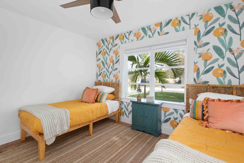 Walkable Downtown Vero Beach Retreat with Private Outdoor Soaking Tub - Vero Beach, Florida