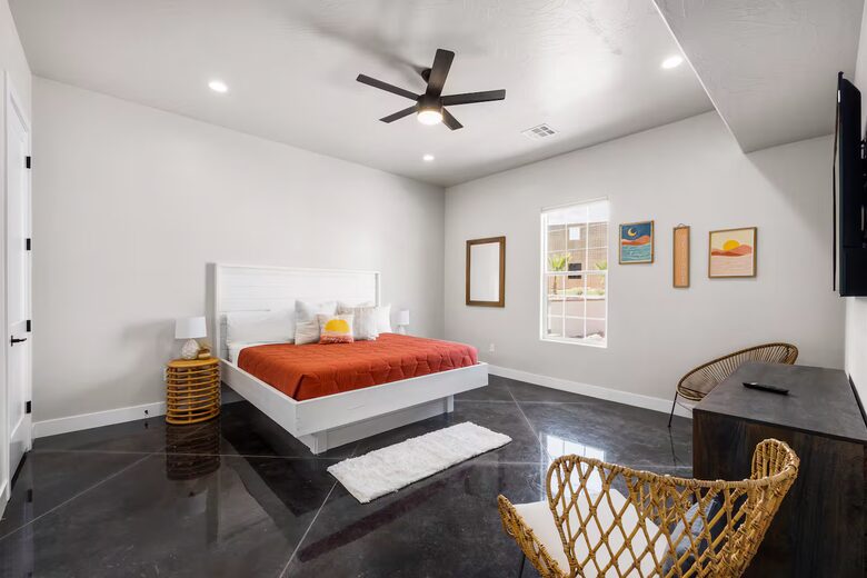 Five-Bedroom Home with Courtyard Pool Near Sand Hollow Reservoir - Hurricane, Utah