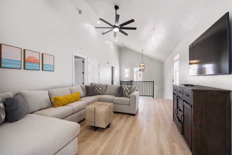 Five-Bedroom Home with Courtyard Pool Near Sand Hollow Reservoir - Hurricane, Utah
