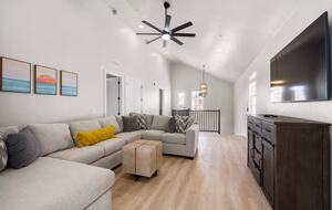 Five-Bedroom Home with Courtyard Pool Near Sand Hollow Reservoir - Hurricane, Utah