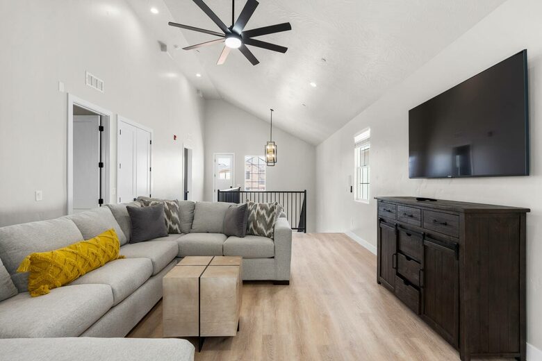 Five-Bedroom Home with Courtyard Pool Near Sand Hollow Reservoir - Hurricane, Utah