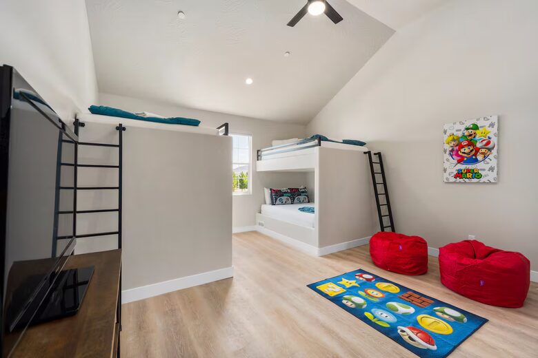 Five-Bedroom Home with Courtyard Pool Near Sand Hollow Reservoir - Hurricane, Utah