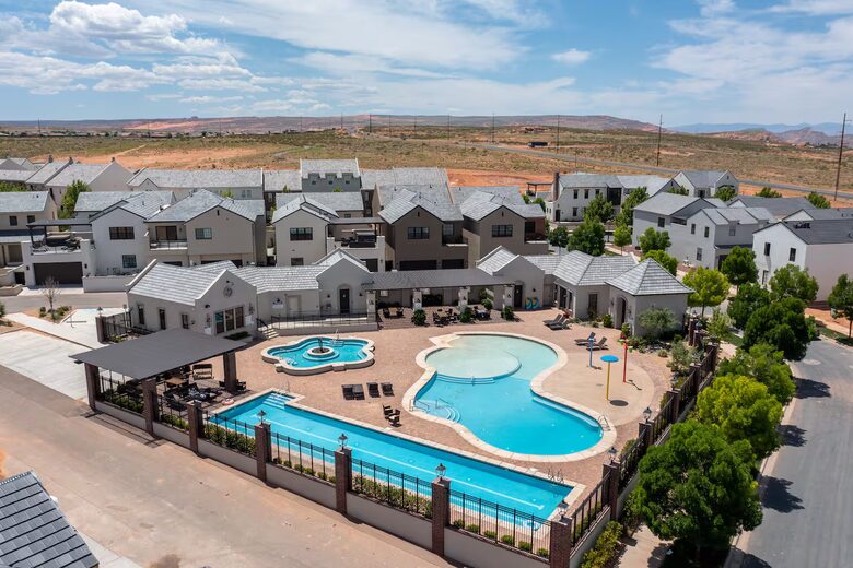 Five-Bedroom Home with Courtyard Pool Near Sand Hollow Reservoir - Hurricane, Utah