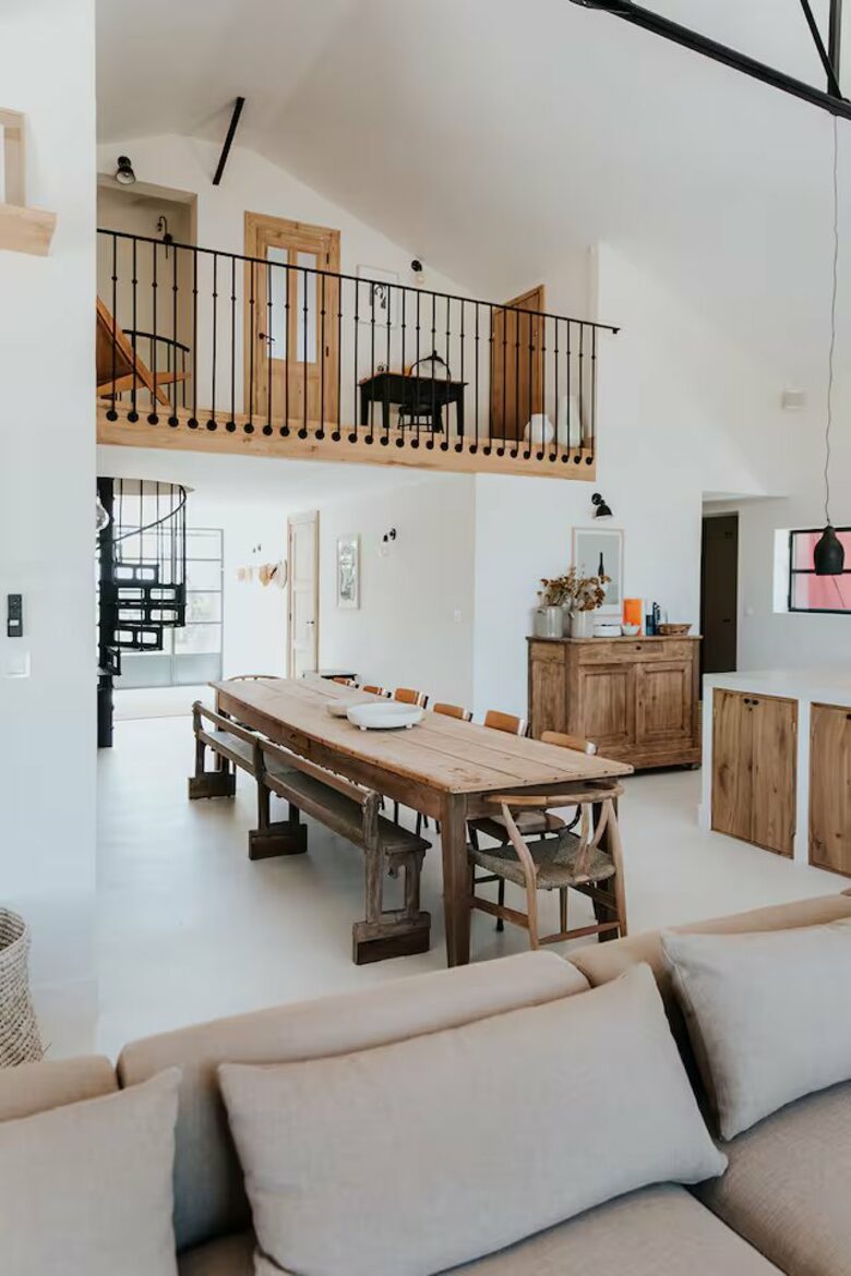 Tranquil Luxury in a Restored Period Barn - Bardou, France