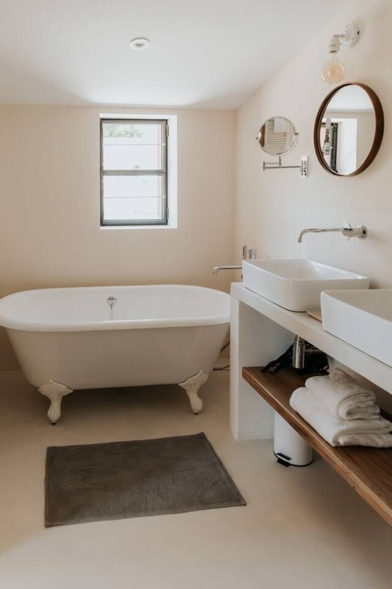 Tranquil Luxury in a Restored Period Barn - Bardou, France