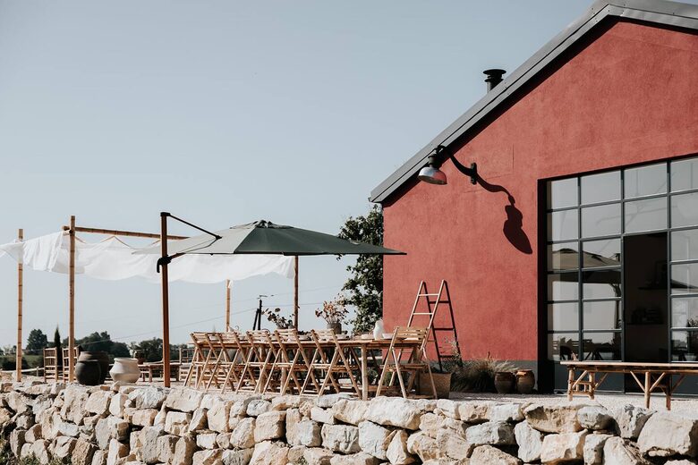 Tranquil Luxury in a Restored Period Barn - Bardou, France