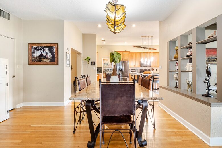 Lakefront Living with Hot Tub & Dock in the Heart of Orlando - Orlando, Florida