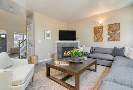 Canal Trail Retreat | Hot Tub & Deck Near Downtown Bend - Bend, Oregon