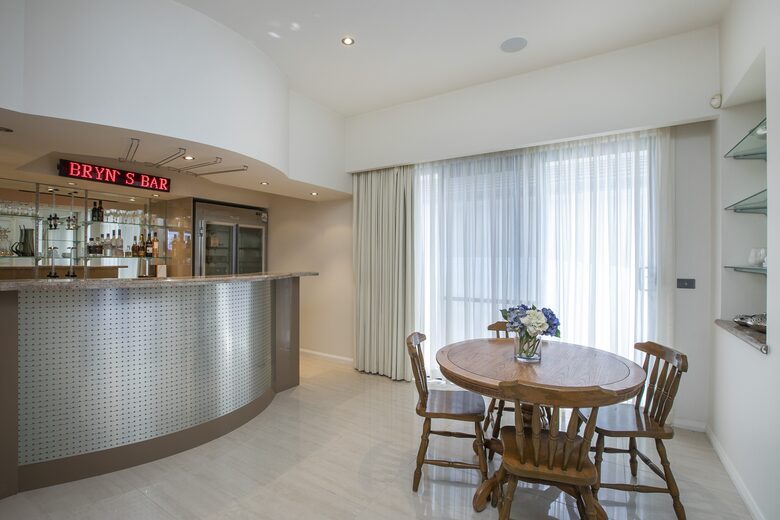 Full bar