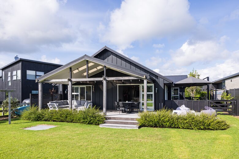 Relaxed Waterfront Location, Cooks Beach, Coromandel - Whitianga, New Zealand