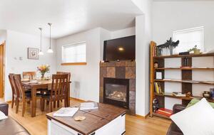 Comfortable Midtown Bozeman Townhome Near Downtown - Bozeman, Montana