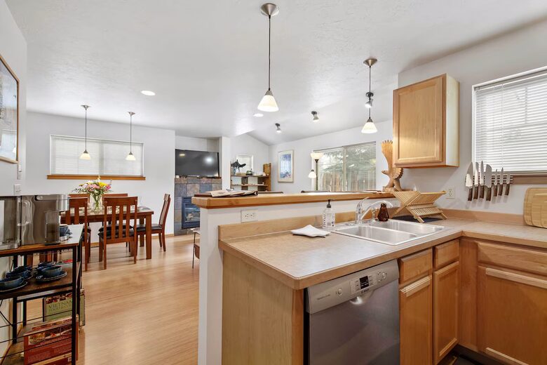 Comfortable Midtown Bozeman Townhome Near Downtown - Bozeman, Montana